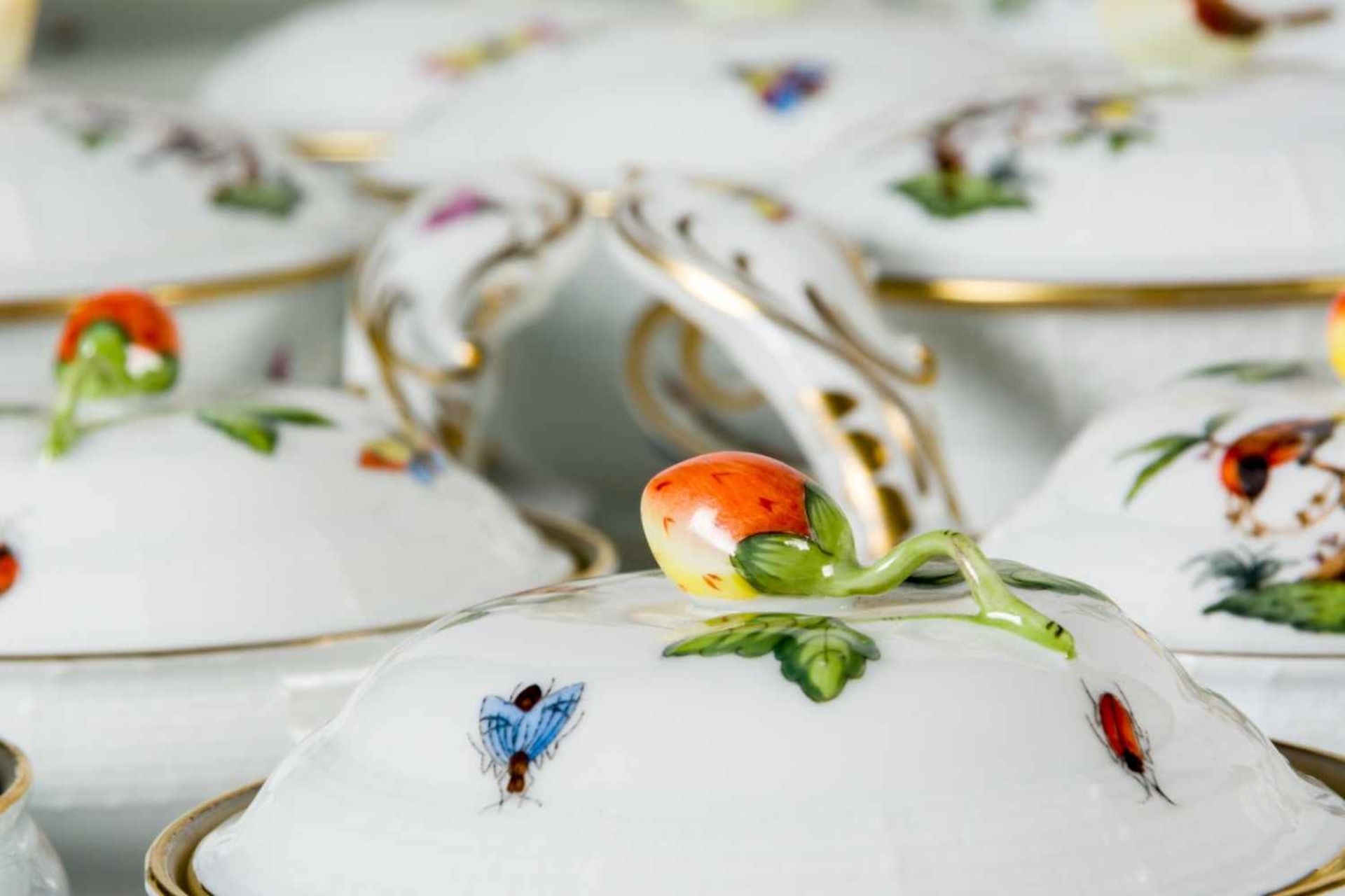 HEREND dinner service for 12 persons, motif Rothschild, porcelain, hand painted, 2nd half20th - Bild 10 aus 12