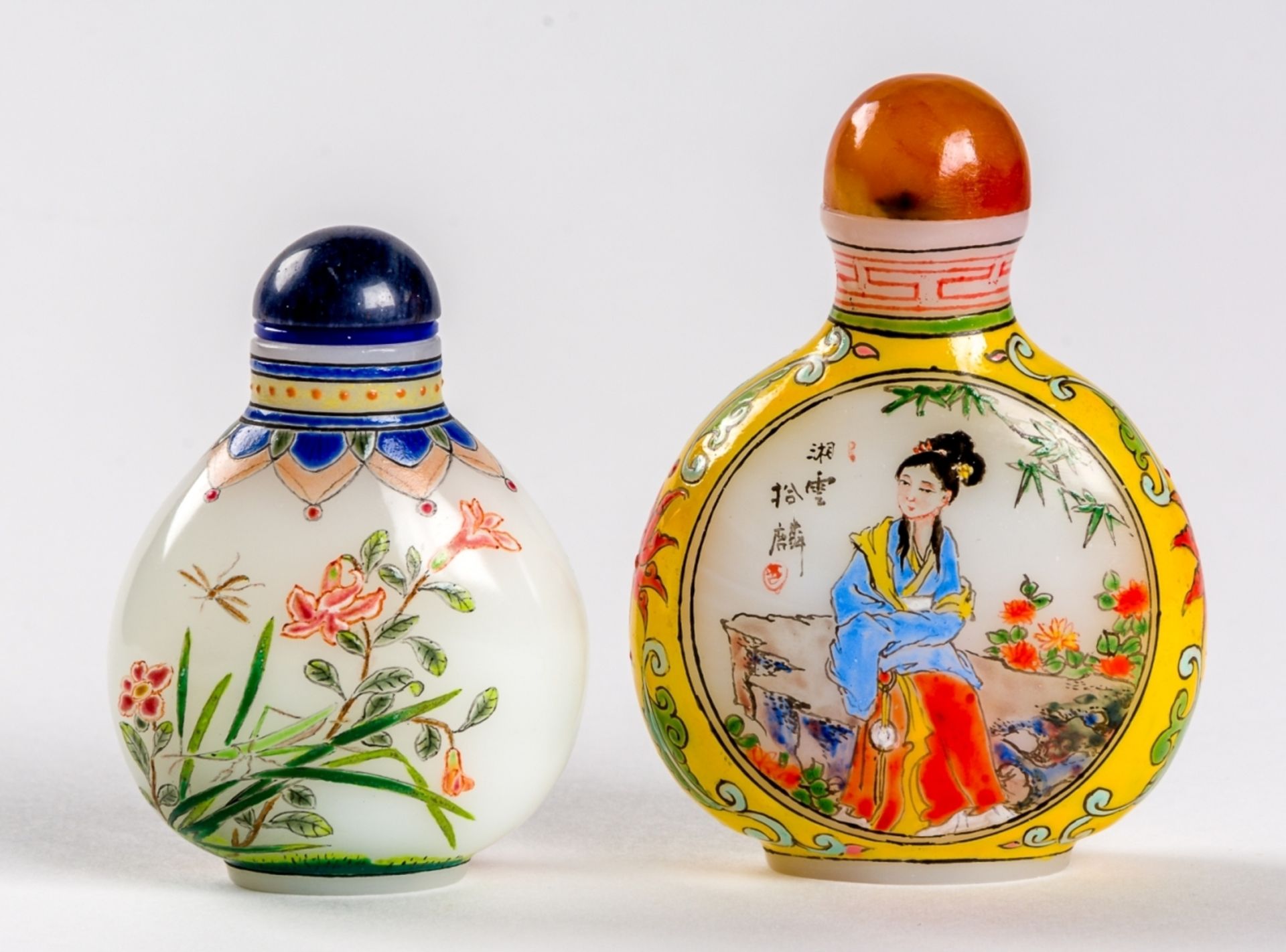 2 SNUFF BOTTLES