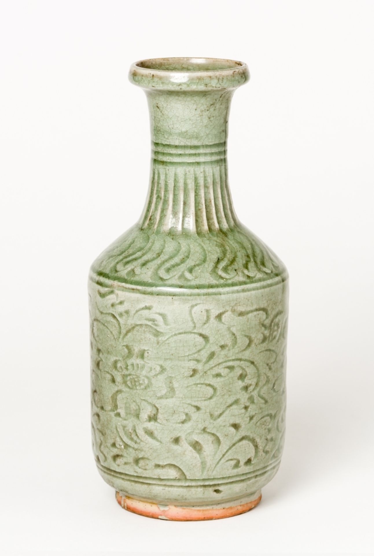 SELADON-VASEChina, wohl 18. Jh. oder früherHöhe: 27 cm, Gewicht: ca. 1300gSeladon Keramik-Vase mit