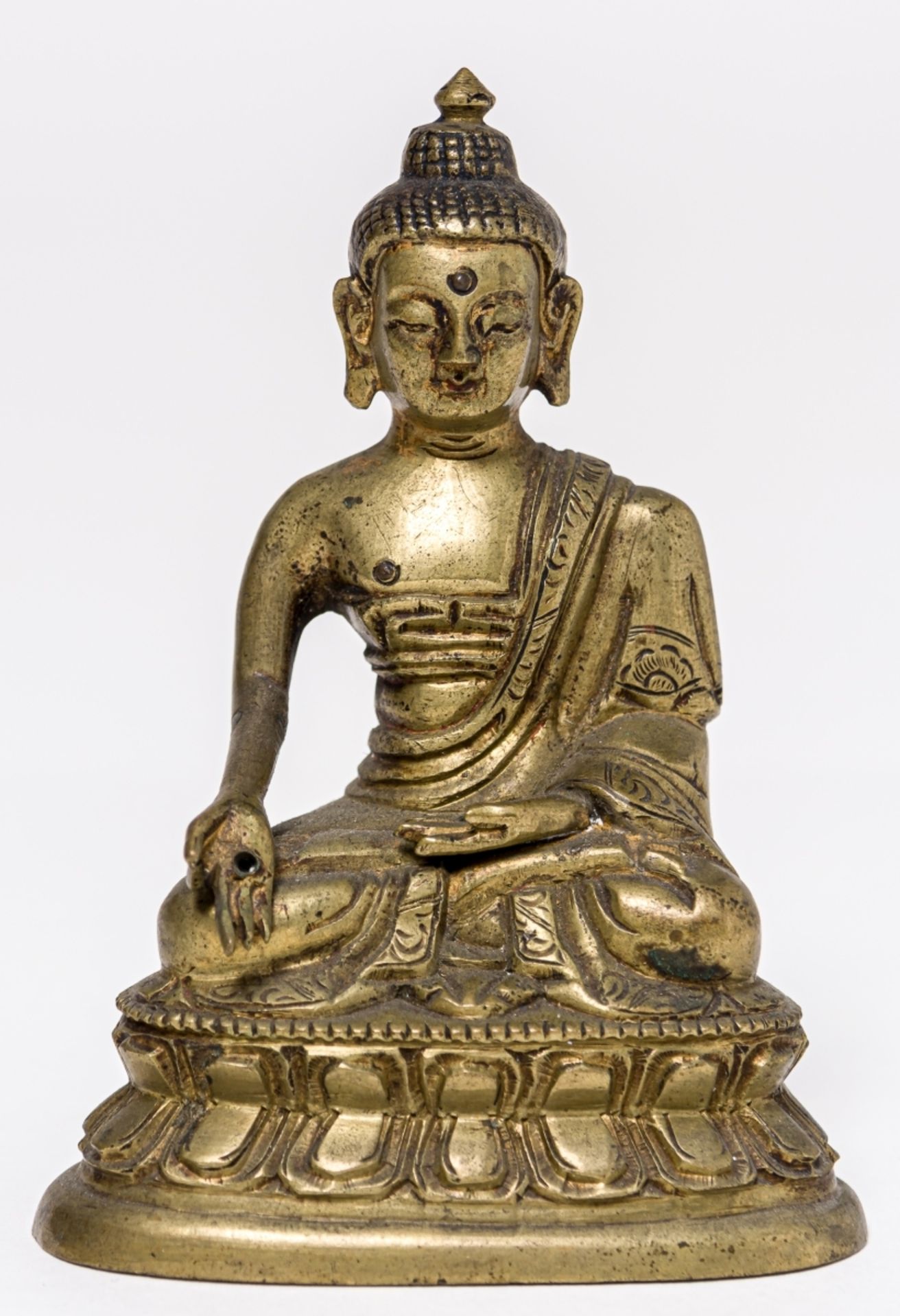 BUDDHA SHAKYAMUNIChina / Tibet, Bronze, Reste von Vergoldung, 19. Jh. oder älter7 x 5 x 10 cm,