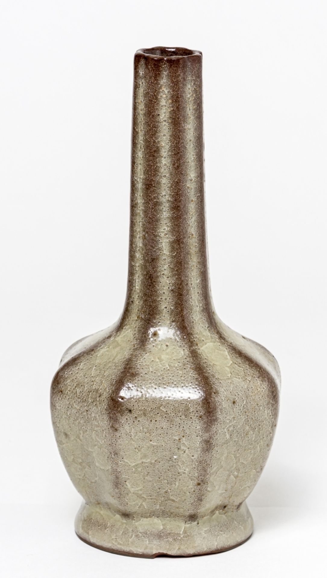 LANGHALSVASEChina, Keramik, wohl 19. Jh. oder älterDurchmesser: 14 cm, Höhe: 25 cm, Gewicht: 790