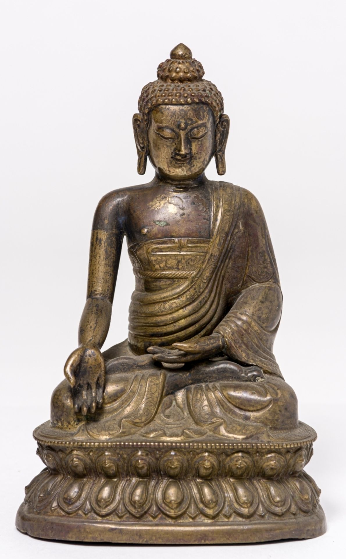 BUDDHA SHAKYAMUNI China / Tibet, Bronze, 19. Jh. oder älter12 x 9 x 18 cm, Gewicht: 444 gProvenienz: