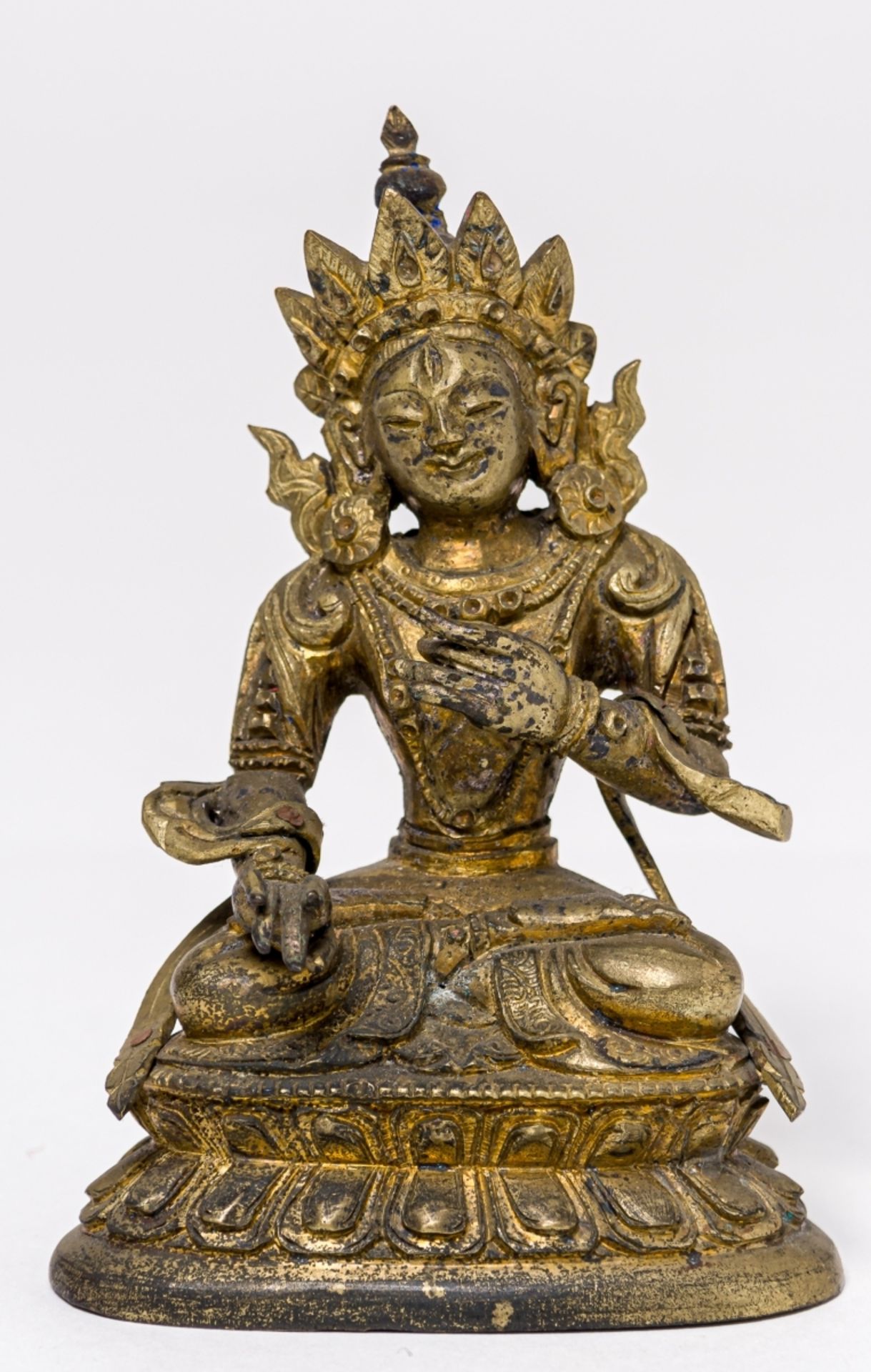 GRÜNE TARAChina / Tibet, Bronze, Reste von Vergoldung, 19. Jh. oder früher7,5 x 5 x 10,5 cm,