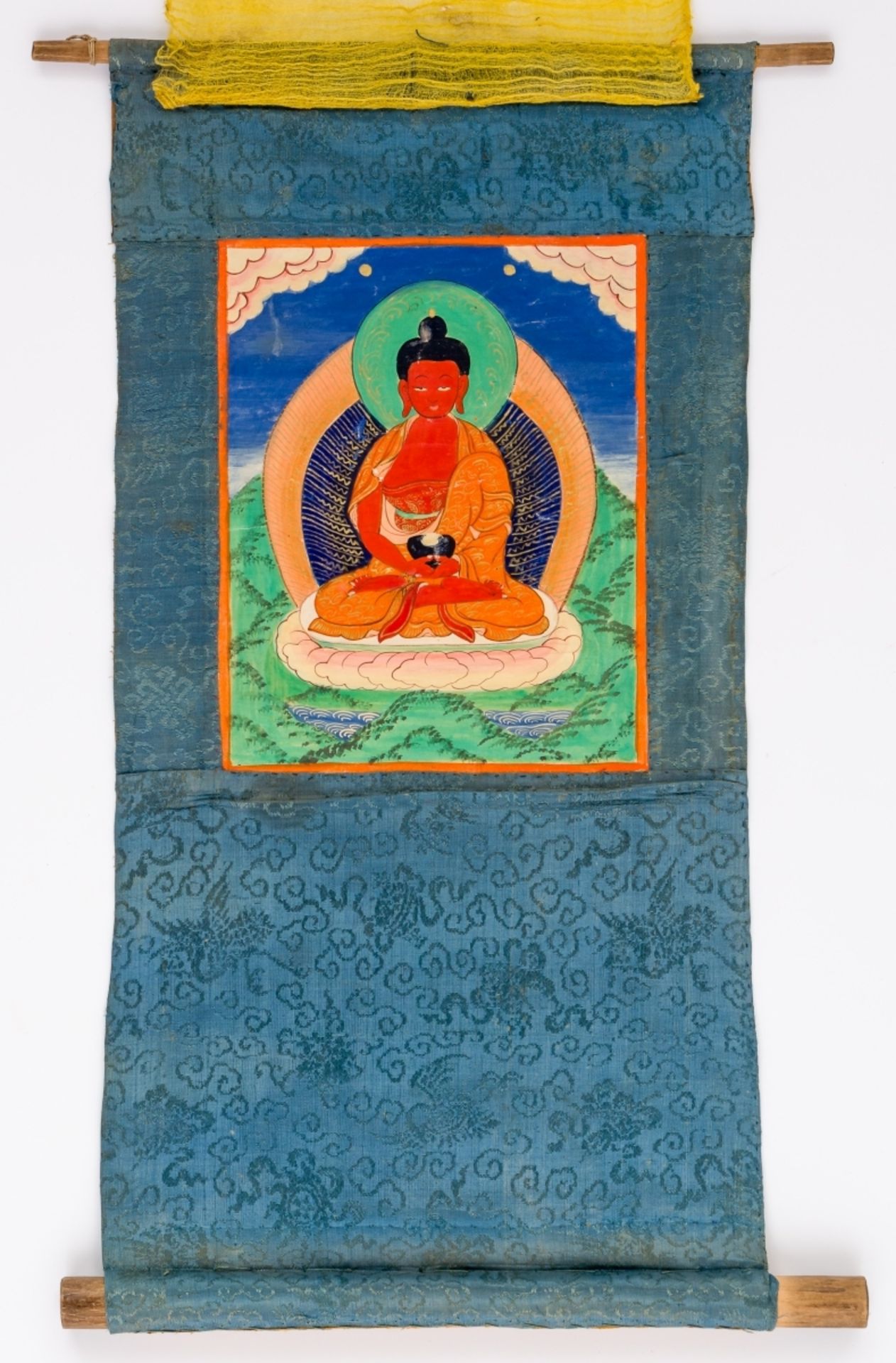 KLEINE THANGKA MIT BUDDHA SHAKYAMUNIMongolei, wohl um 190054 x 34 cm, Bild: 22 x 18 cmProvenienz: - Bild 3 aus 3