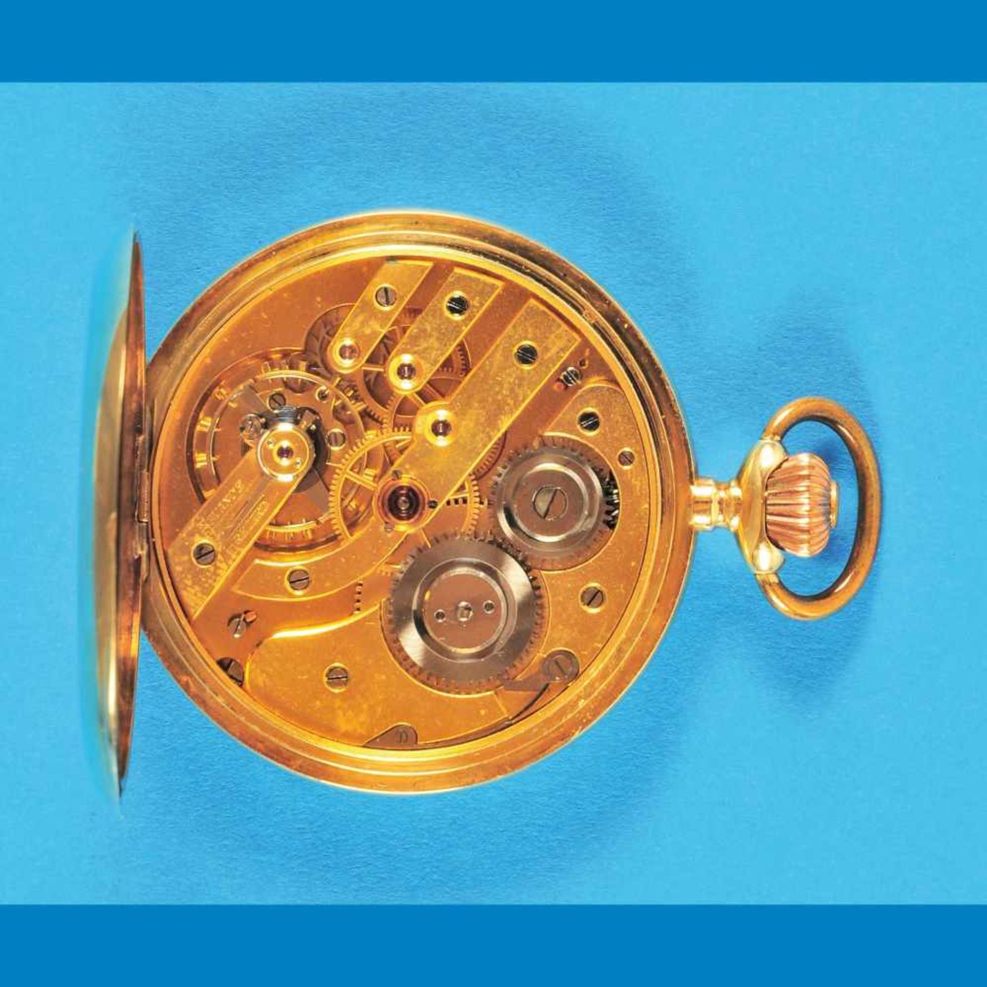 Big golden pocket watch with spring coverGroße Goldtaschenuhr mit Sprungdeckel, guillochier