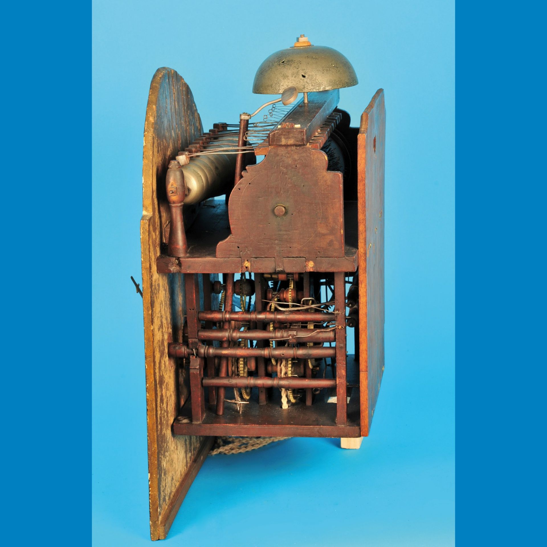 Schwarzwälder Glockenspieluhr mit Stiftwalze und sechs Melodien auf zwölf Glocken, im Sockel der - Bild 2 aus 2