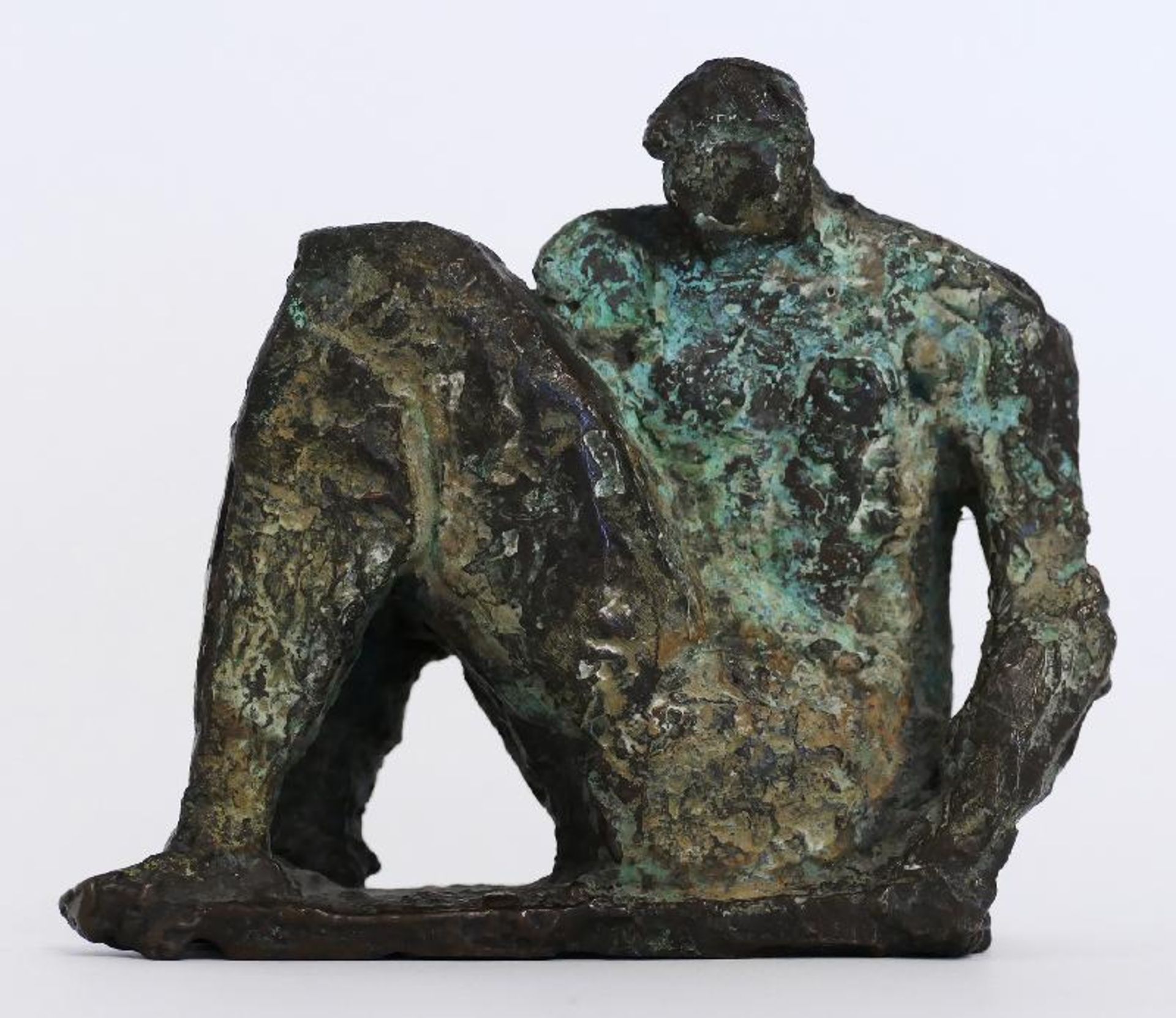 Stötzer, Werner (Sonneberg/Thüringen 1931 - 2010 Alt-Langsow)Kleine Sitzende *Bronze, grün