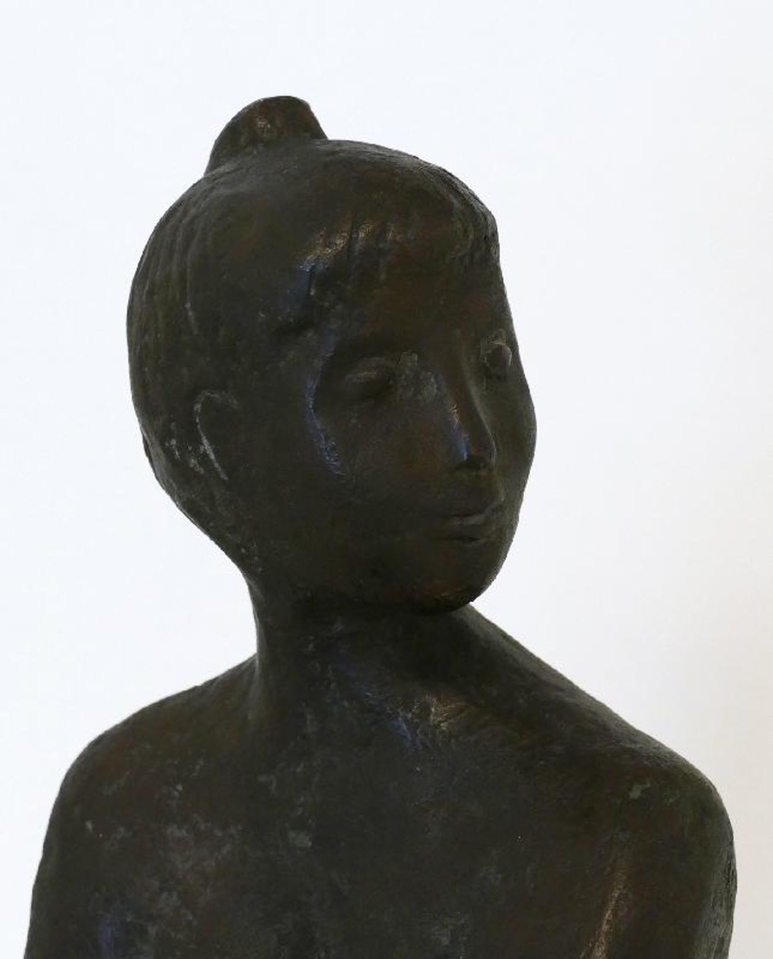 Voellner Gallus, Lieselotte (Berlin 1919 - 2003 Waldshut-Tiengen)UmschauendeBronze, 1981, h: 395 mm, - Bild 6 aus 6