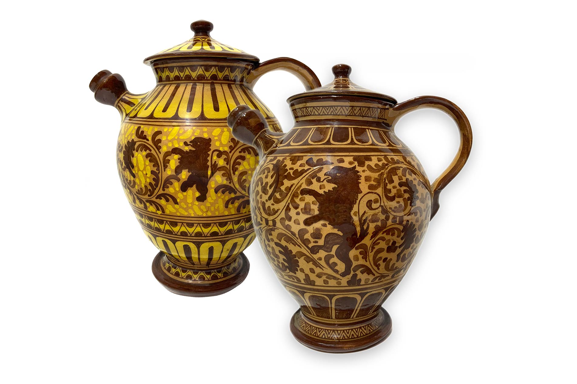 Pair of jugs with lid. In shades of brown and yellow. H 25 cm, 10 cm base.