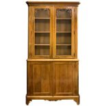 Showcase in light walnut wood, XIX century Sicily. Two top doors, glazing applications with