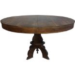 Oval table in walnut, Louis Philippe, Sicily. In walnut with central foot. H cm 176x116x79. old