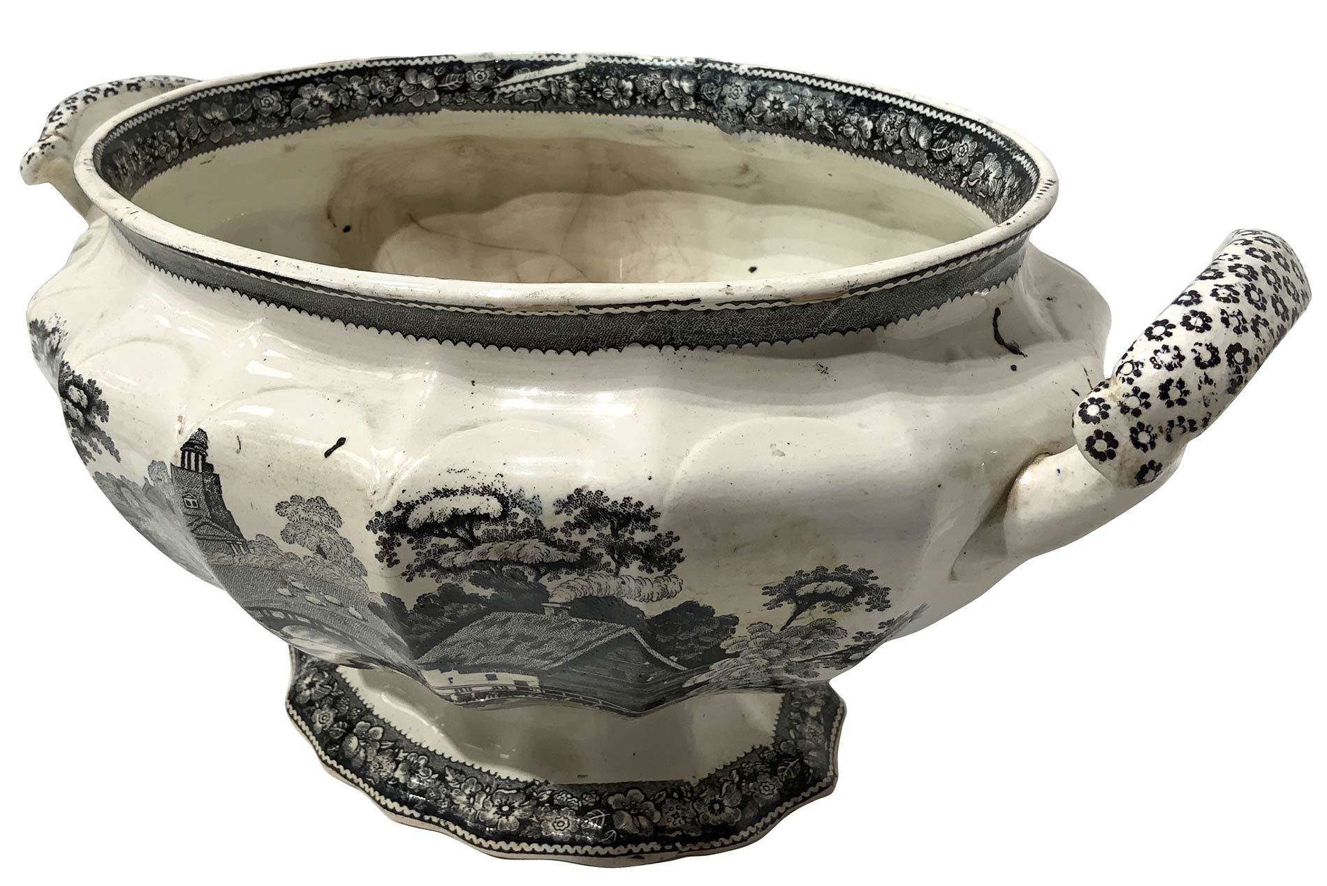 Tureen with landscapes in the colors of white and gray, England, XX century. H cm 30x 38x32. - Image 3 of 7