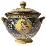 Tureen majolica of Caltagirone, early twentieth century. In the blue, white and yellow. Double