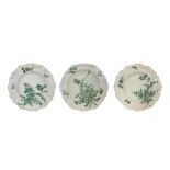 3 wall plates majolica Cerreto, eighteenth century. Decor in green monochrome and scalloped edges.