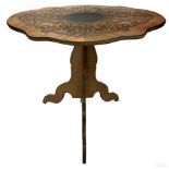 Oval table, spurled in bois de rose, palisander inlaids. 19th century. H cm 71, cm 73x60.