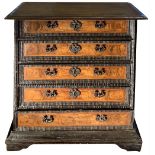 Small chest of Drawer in walnut, Veneto, XVIII Century. Five Drawer. H cm 106x120x53.