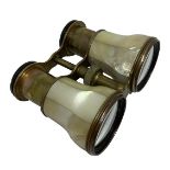 Binoculars for theater use in nacre, late nineteenth century. Jumelle Duchesse.