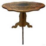 Oval shaped table, spurled in bois de rose, palisander inlaids. 19th century. H cm 71, cm 73x60