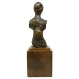 Eugenio Tanari (Reggio Emilia 1938). Bronze bust. Signed on the at the base pen. H 24 cm, without
