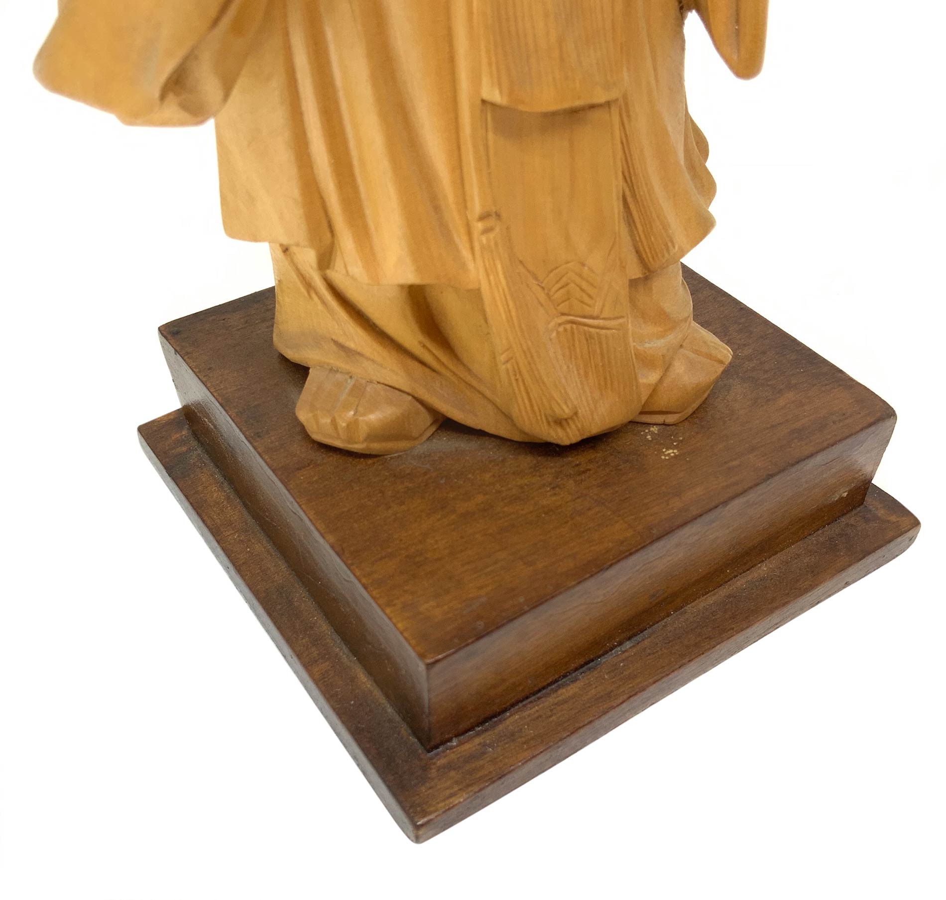 Wooden sculpture of a Chinese wiseman, China, eighteenth century. H 17 cm, 2.4 cm with pedestal. - Image 5 of 5