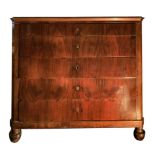 Drawers in mahogany with five drawers. Sicily, XIX century. H 126 cm length 135 cm depth 45 cm.
