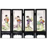 Small table screen with porcelain plaques depicting women of the court and wooden frames. China, XX