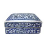 Porcelain box decorated in shades of blue. China. XX. Mis. 12 cm x 9 x 5.