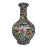 Chinese porcelain vase with refined decoration "thousand flowers". Base with apocryphal brand. XX.