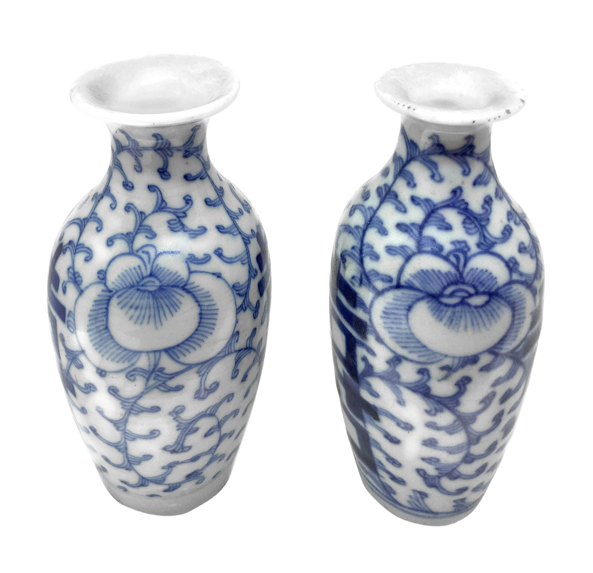 Pair of porcelain vases, China (Manchuria), XVII century. Wax seal on one of the vases. H cm 13. - Image 2 of 5