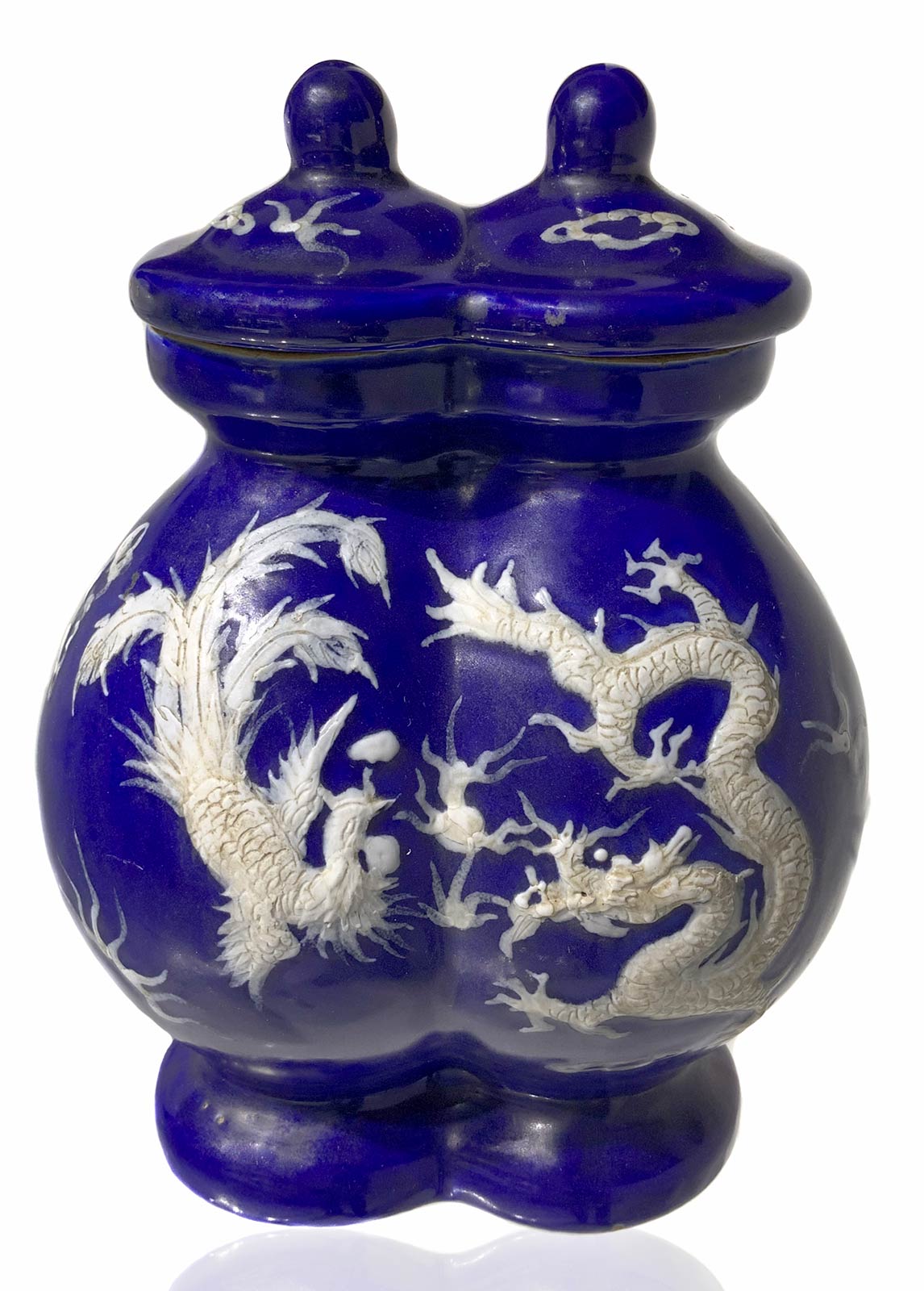 Double chinese vase, blue with relief decoration on both sides with dragons in white, with lid.