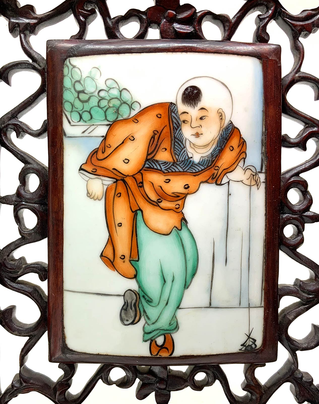 Chinese porcelain plaque depicting children, China, eighteenth century. Set in a carved wooden - Image 2 of 6