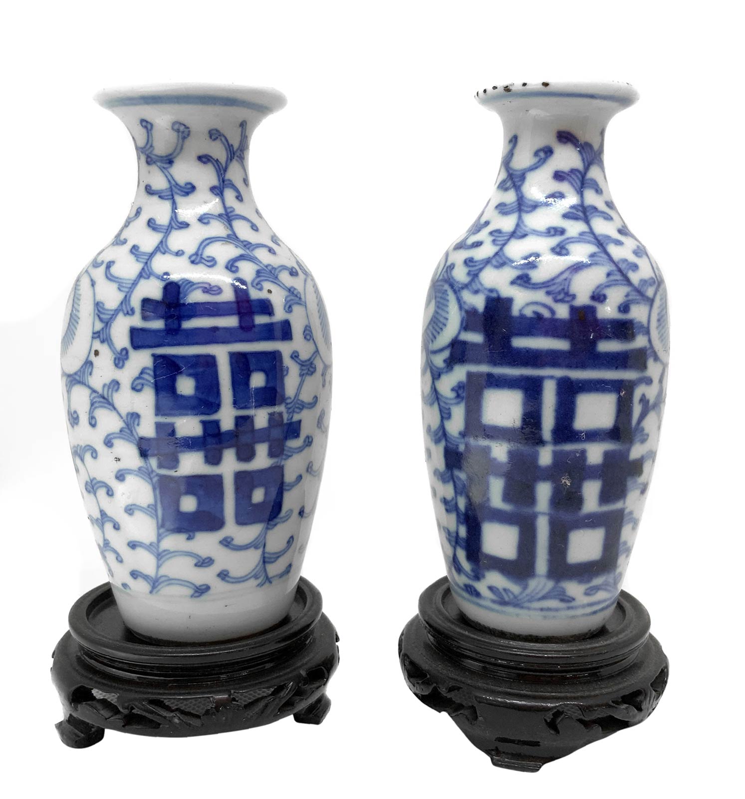 Pair of porcelain vases, China (Manchuria), XVII century. Wax seal on one of the vases. H cm 13.
