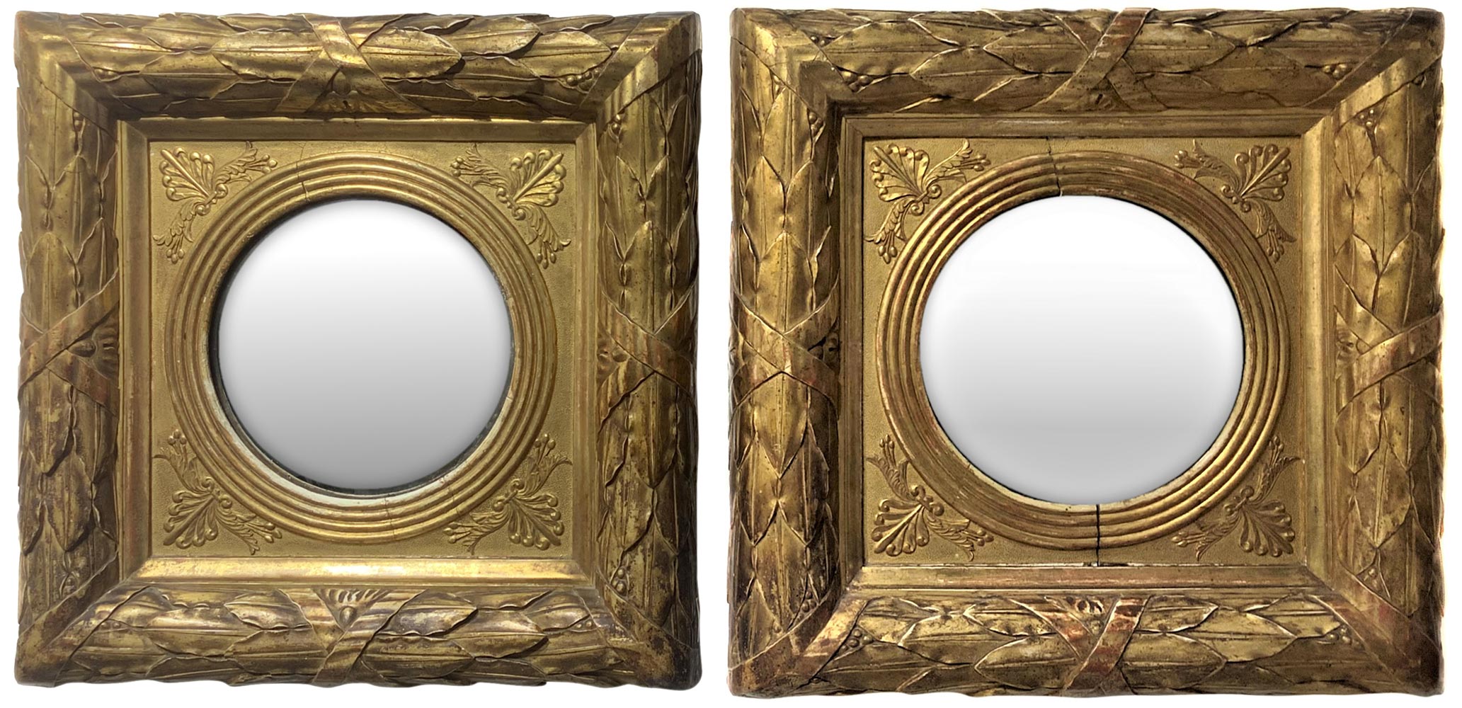 Pair of gilded wooden frames with convex mercury mirror, early 19th century. Cm 40x40. Mirror