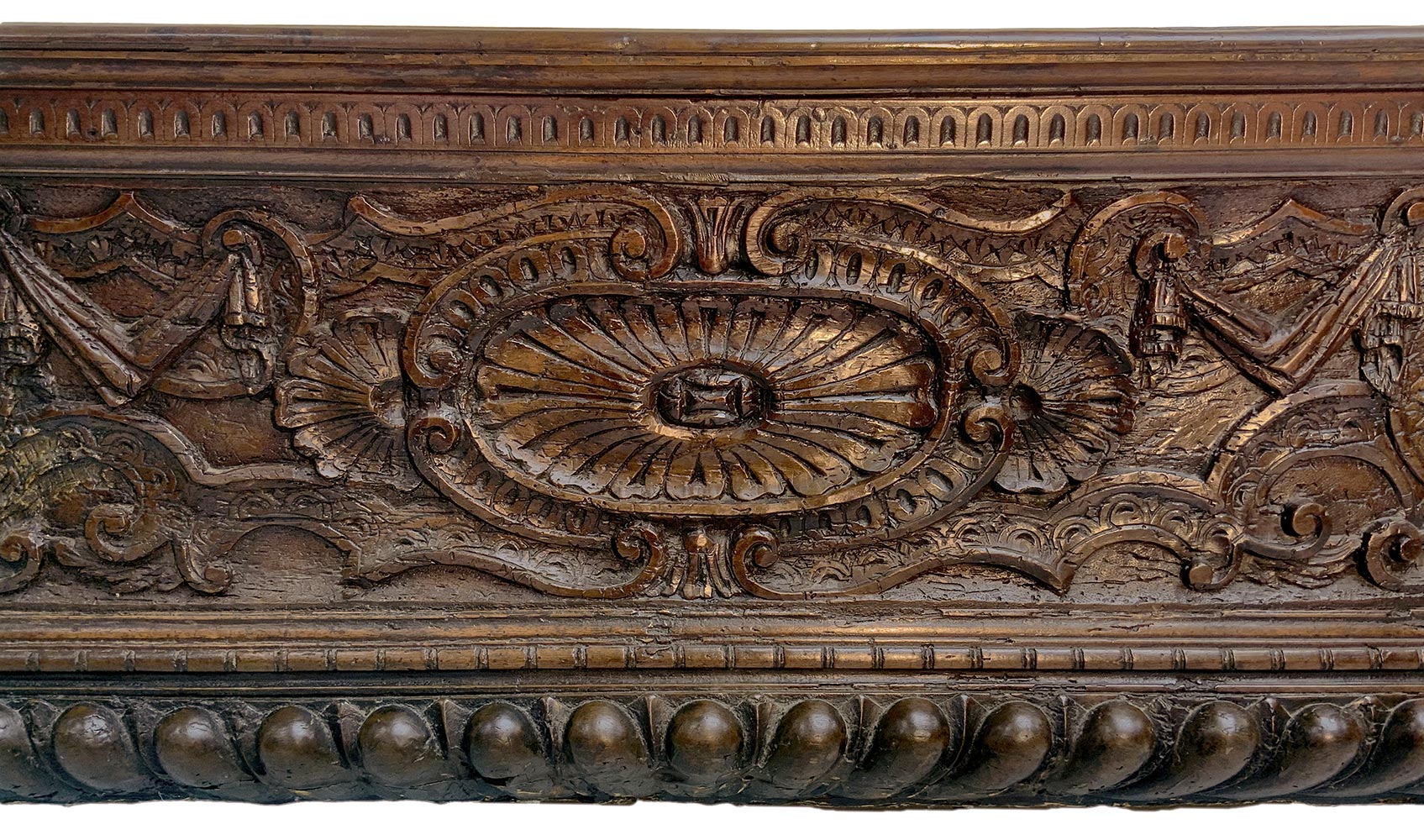 Chest in walnut, seventeenth century Tuscany. Carved on the front with baroque styles, the basic - Image 6 of 7