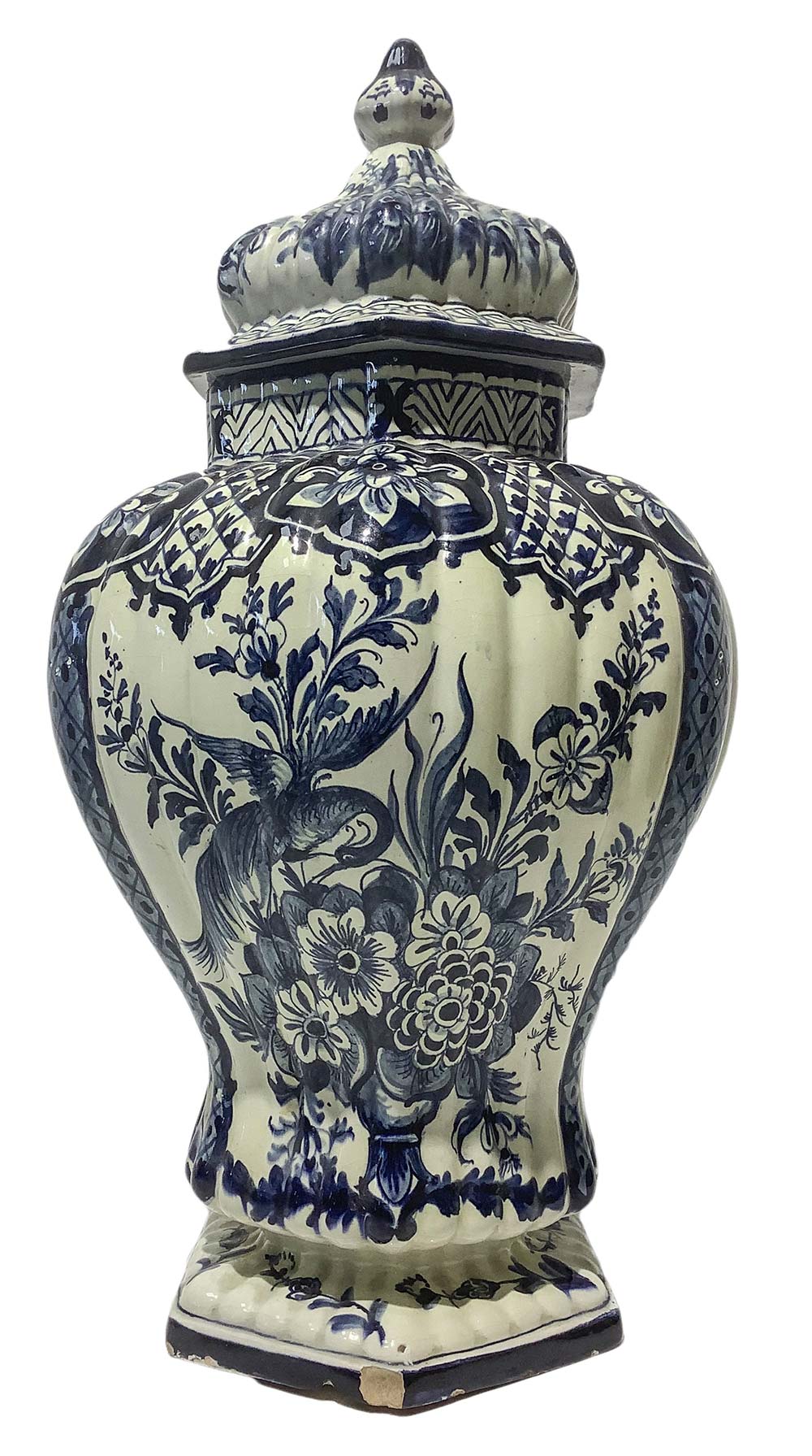 White majolica potiche with blue decorations, Delft. Dated and signed at the base Corint 1799.