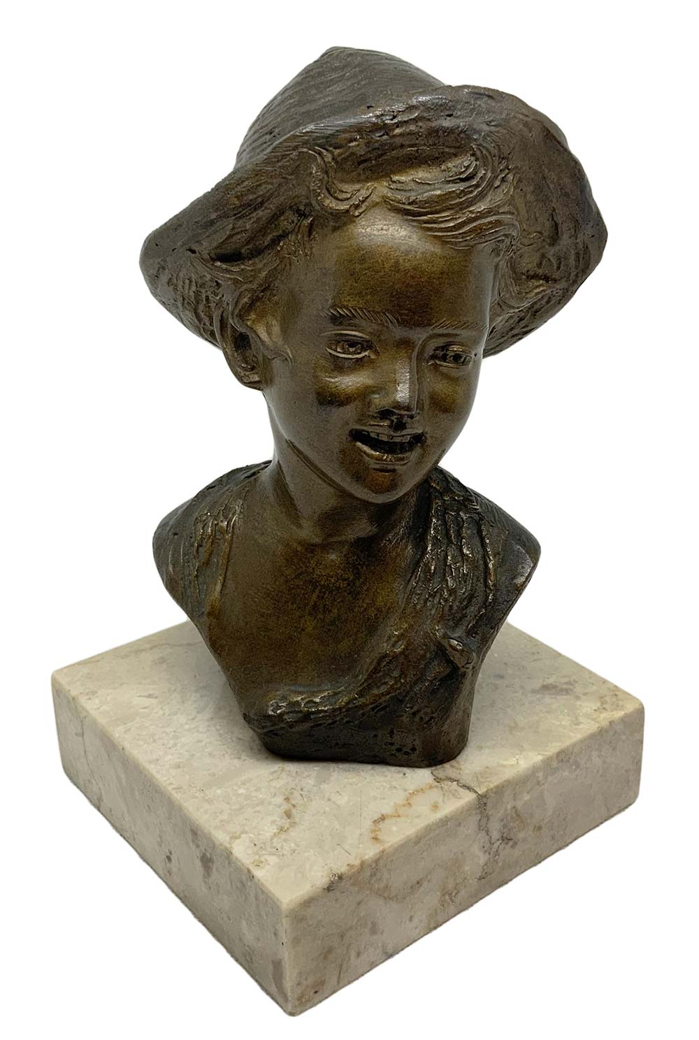 Brown patinated bronze depicting a young boy with hat, G.De Martino (1870, Naples - Naples, 1935).