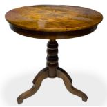 Round table in light walnut, nineteenth century. Inlaid floor in the wind rose. H CM 73, diameter