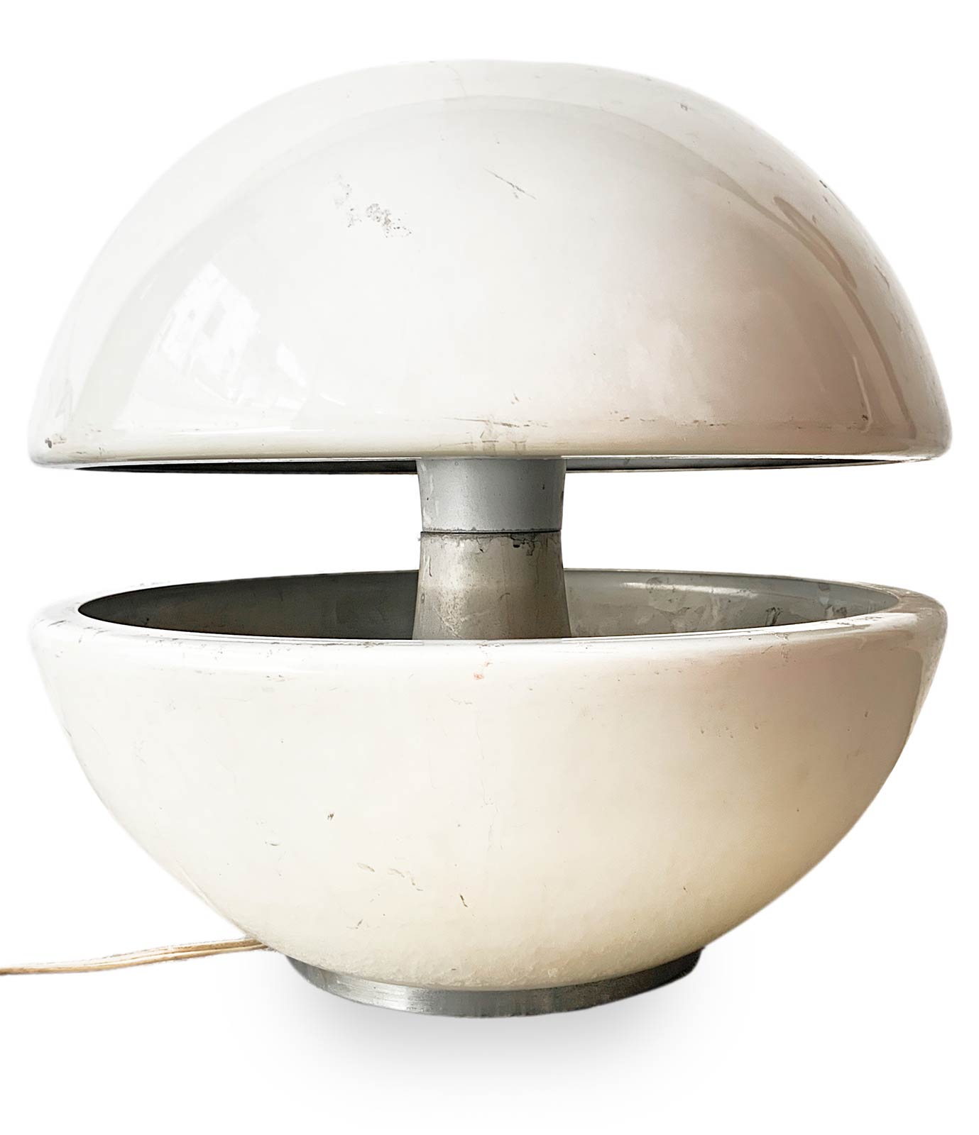 Table lamp, Italian production. The spherical shape of white lacquered metal. Years 70. Cm 35x38