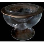 Transparent glass oyster holder with silver border, 20th century. H 15 cm, diameter 21 cm.