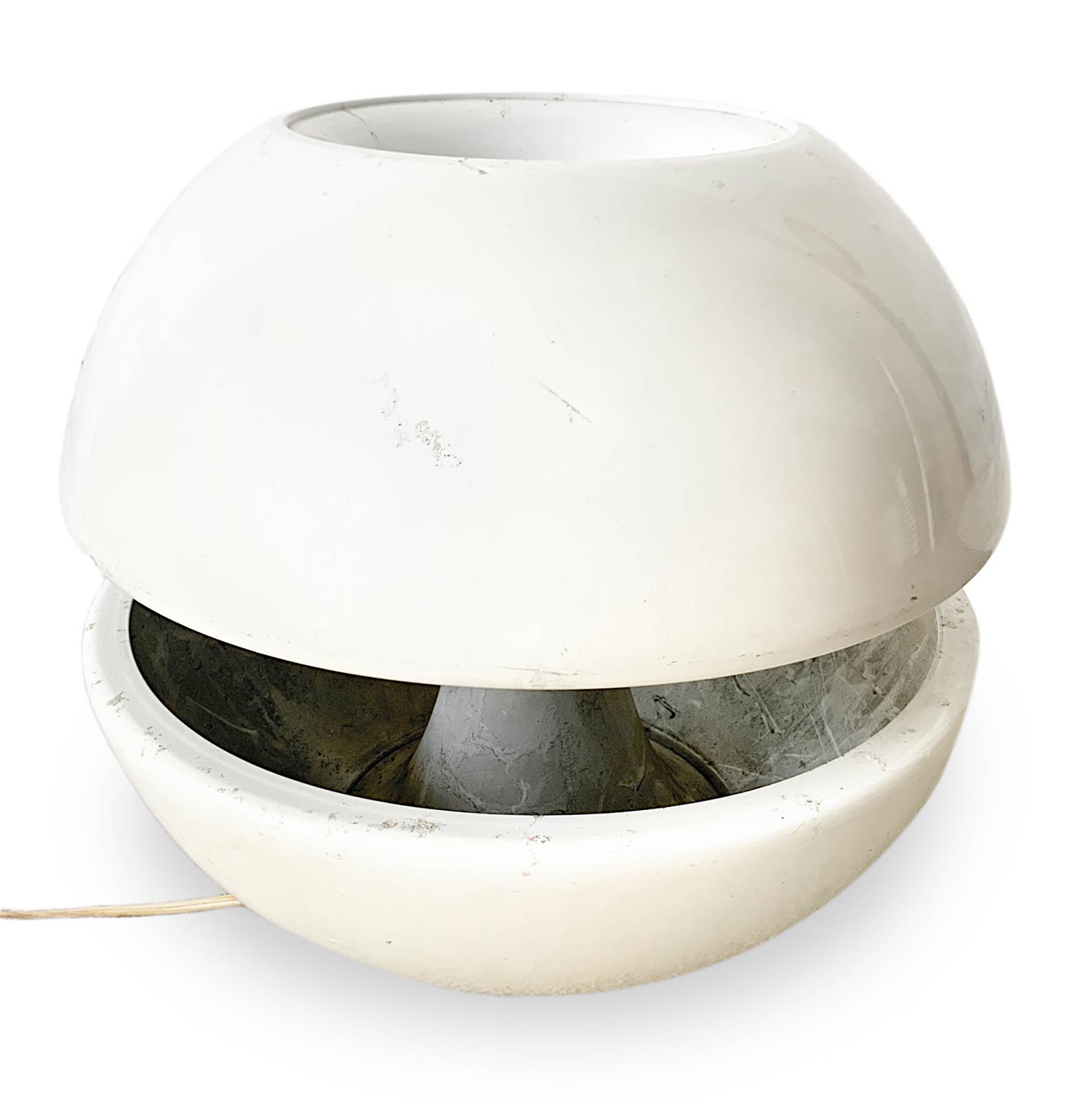 Table lamp, Italian production. The spherical shape of white lacquered metal. Years 70. Cm 35x38 - Image 2 of 4