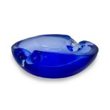 Seguso, design Flavio Poli. Elliptical ashtray heavy glass in shades of blue. 60s Cm 7x17x12
