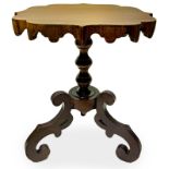 Coffee table in mahogany, nineteenth century. With scalloped floor, Louis Philippe foot 3-spoke. H