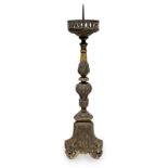 Candlestick in lacquered wood, eighteenth century H 79 cm.