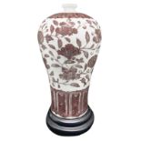 Meiping Vase with underglaze copper red, China, Ming dynasty (1368-1644). Florence decorations in