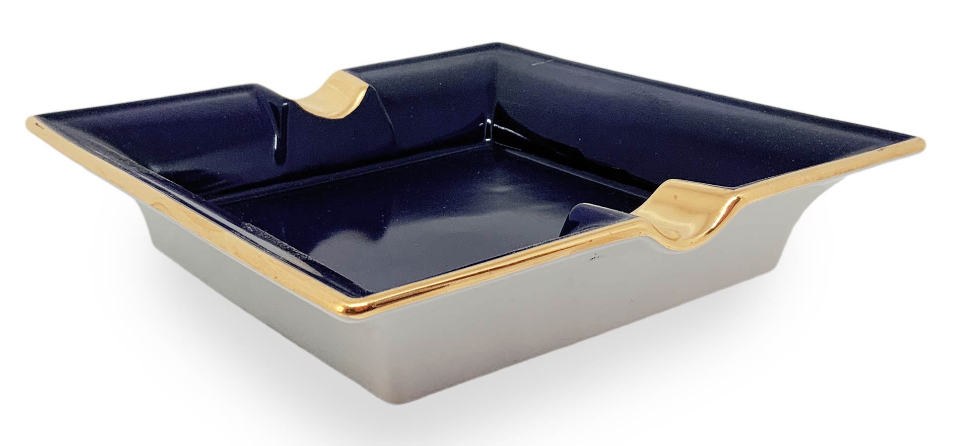 Richard Ginori porcelain ashtrays in dark blue tones, with gold details. Years 80. Cm 18x18x3