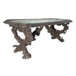 Ancient low table, shaped at the corners with baroque legs, eighteenth century. Lined plan under