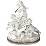 Porcelain figurine in white porcelain at the base lace in gold color, cherubs game. H Cm 23. Base
