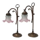 Abat jour Brass pair with Tulip bell in pink glass, late nineteenth century. H 44 cm