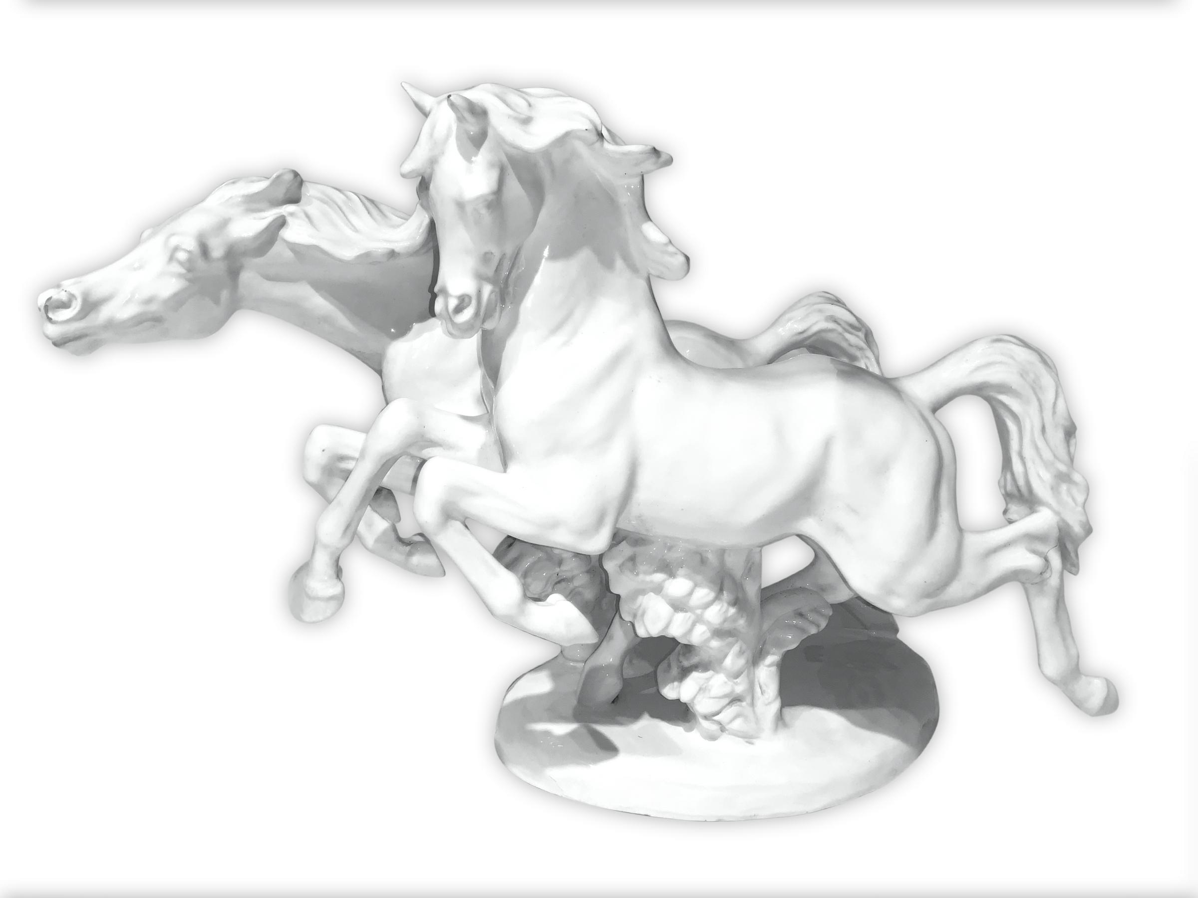 Porcelain sculpture depicting white horses running. Zaccagnini, XX century. Cm 37x56. Mark