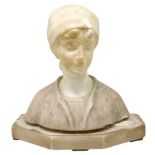 Marble bust depicting young woman with gray robe. 20th secolo.Base shaped marble. H cm 23 cm Base
